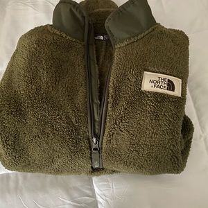 North face pullover